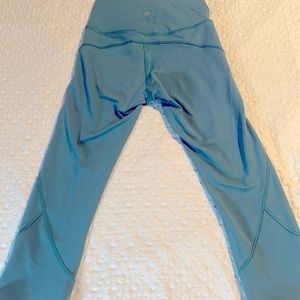 Lululemon wunderstrai  crop 23 size 4 in teal.